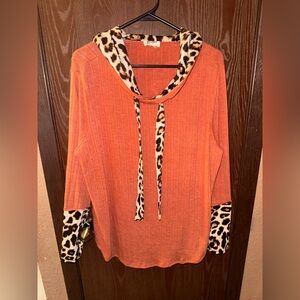 BiBi Burnt Orange Leopard Print Hooded Pullover  Women’s Size Large